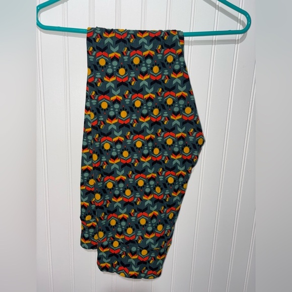 LuLaRoe Pants - LuLaRoe TC Leggings